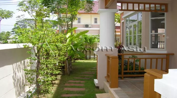  3 Bedrooms  House For Rent in Pattanakarn, Bangkok  (1818248)