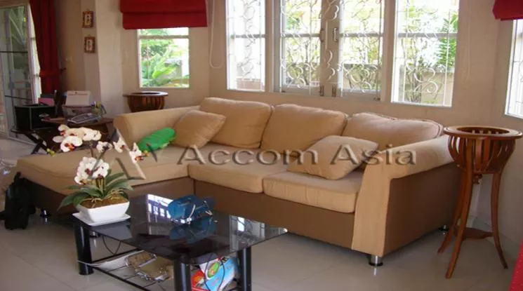 unit 3 Bedrooms  House For Rent & Sale in Pattanakarn, Bangkok  (1818248)