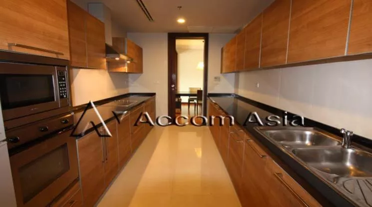  3 Bedrooms  Apartment For Rent in Sukhumvit, Bangkok  near BTS Thong Lo (1418267)