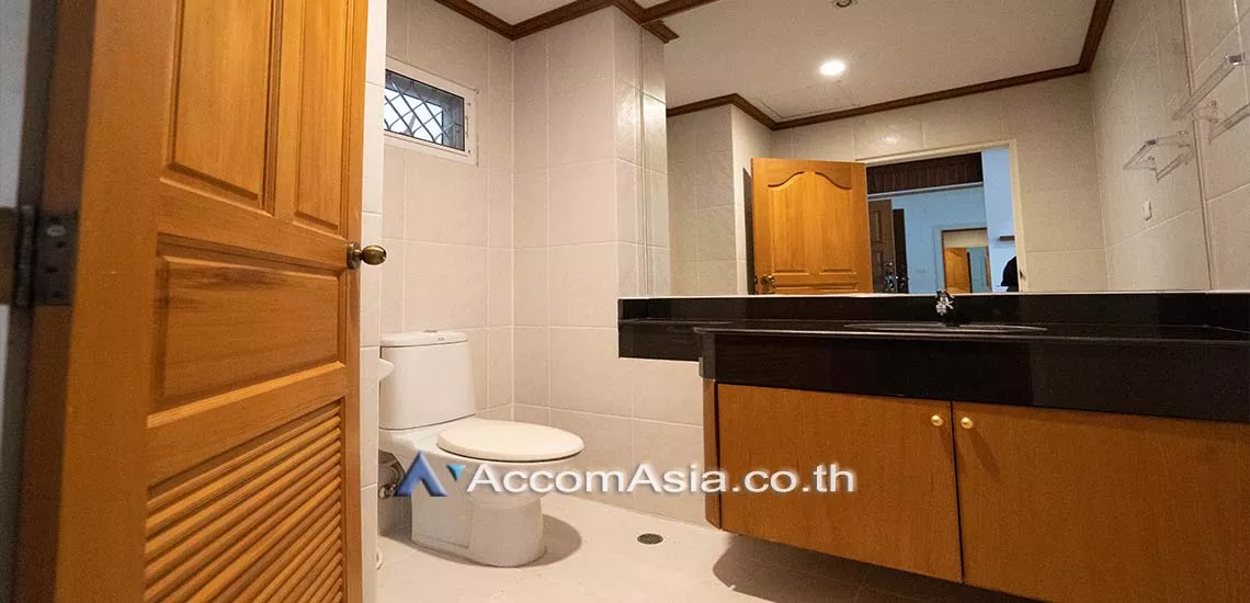 8  3 br Apartment For Rent in Sukhumvit ,Bangkok BTS Nana at Comfortable and Fully Furnished Apartment near BTS 1418285