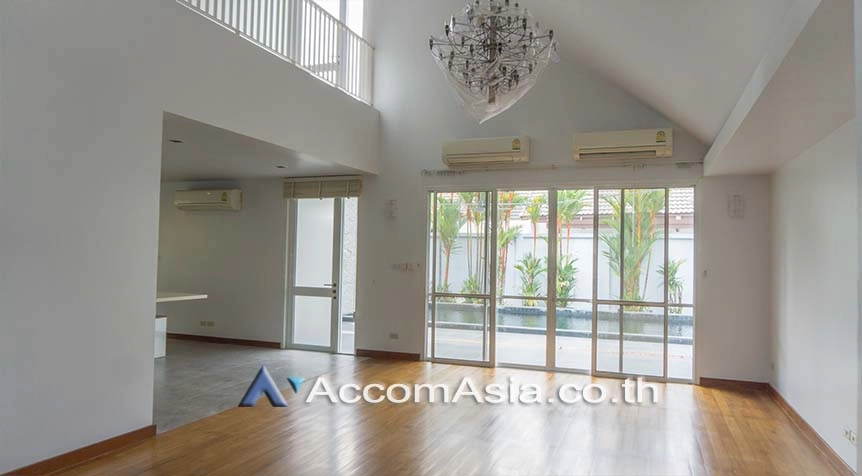  2  5 br House For Rent in Sukhumvit ,Bangkok BTS Ekkamai 2318352