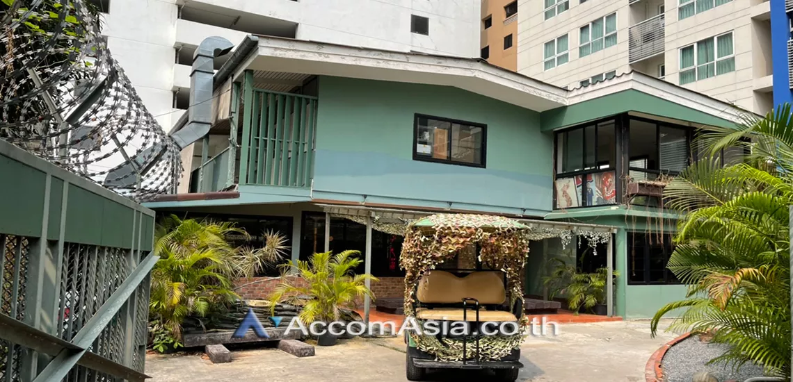 Home Office |  3 Bedrooms  House For Rent & Sale in Sukhumvit, Bangkok  near BTS Ekkamai (1718377)