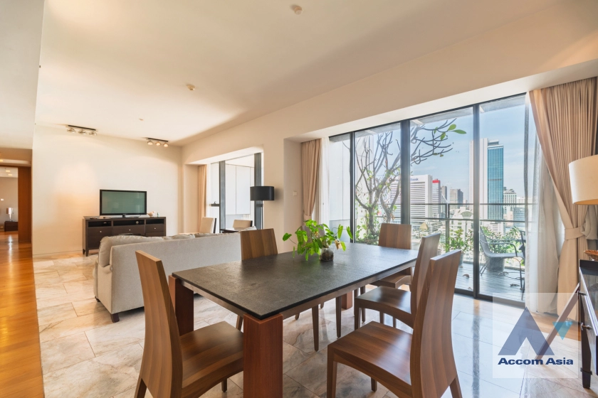 unitModern condo with glass walls and wooden built-ins (1518394)