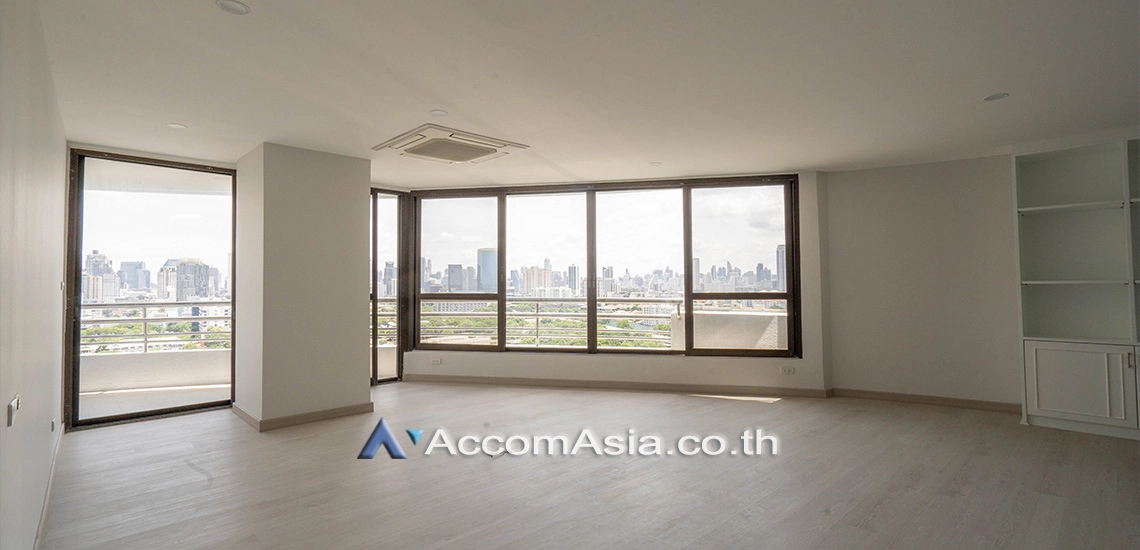 unitHigh-rise condo with skyline view and bright interior at Baan Yen Akard  (1518425)