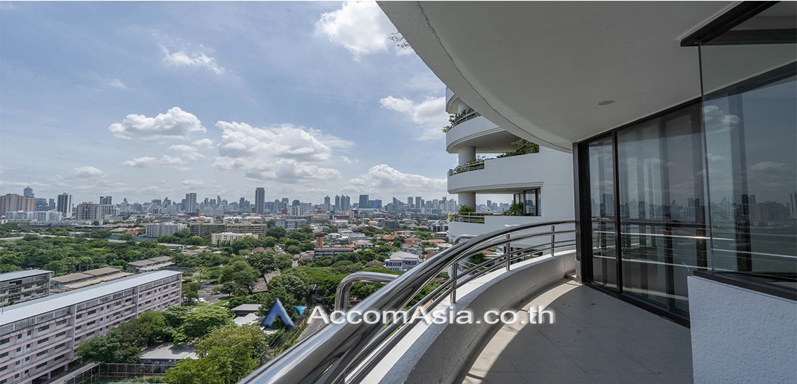 unitHigh-rise condo with skyline view and bright interior at Baan Yen Akard  (1518425)