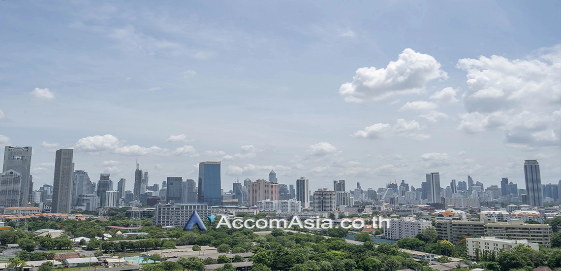 unitHigh-rise condo with skyline view and bright interior at Baan Yen Akard  (1518425)