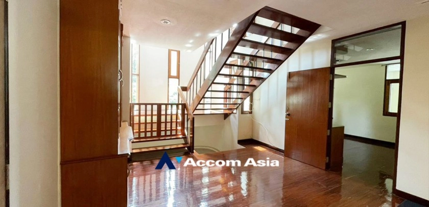 unitGarden, Pet friendly |  5 Bedrooms  House For Rent in Phaholyothin, Bangkok  near BTS Ari (1918551)