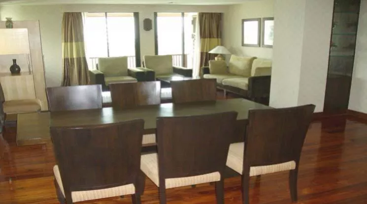 unit 3 Bedrooms  Apartment For Rent in Sukhumvit, Bangkok  near BTS Asok - MRT Sukhumvit (1418585)