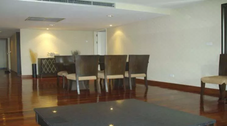 unit 3 Bedrooms  Apartment For Rent in Sukhumvit, Bangkok  near BTS Asok - MRT Sukhumvit (1418585)