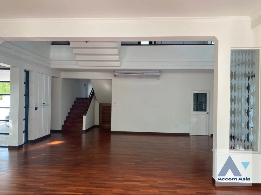 unitPet friendly |  4 Bedrooms  House For Rent in Sukhumvit, Bangkok  near BTS Thong Lo (1518685)