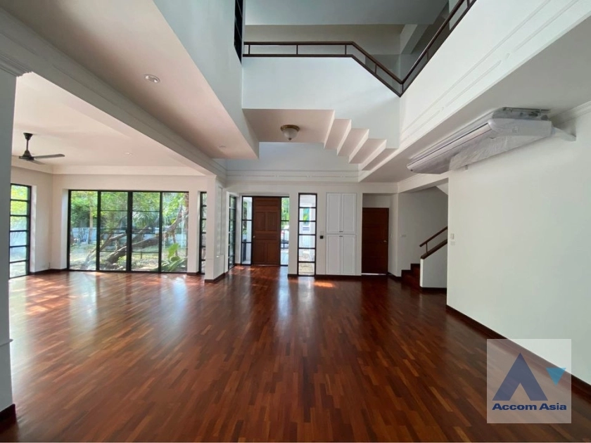 unitPet friendly |  4 Bedrooms  House For Rent in Sukhumvit, Bangkok  near BTS Thong Lo (1518685)