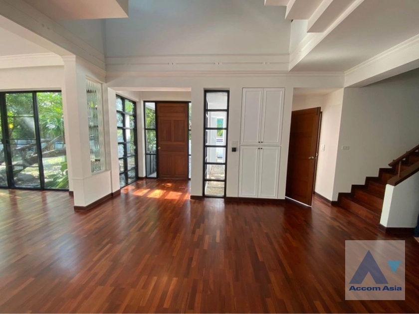 unitPet friendly |  4 Bedrooms  House For Rent in Sukhumvit, Bangkok  near BTS Thong Lo (1518685)