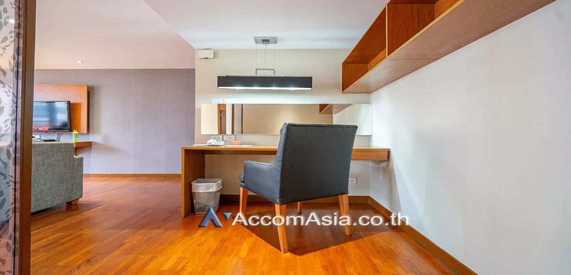  1  2 br Apartment For Rent in Silom ,Bangkok BTS Sala Daeng - MRT Silom at Suite For Family 1418704