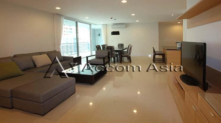  3 Bedrooms  Apartment For Rent in Sukhumvit, Bangkok  near BTS Ekkamai (1418758)