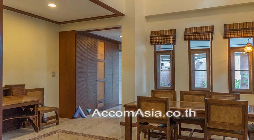 unit 3 Bedrooms  Townhouse For Rent & Sale in Sukhumvit, Bangkok  near BTS Phrom Phong (1818777)