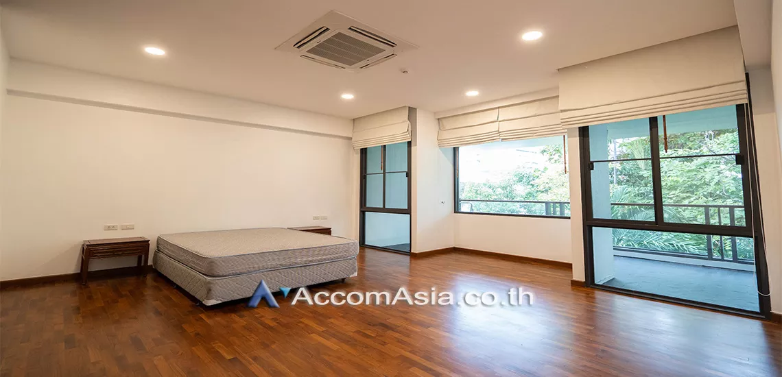 Pet friendly |  4 Bedrooms  Apartment For Rent in Sathorn, Bangkok  near BTS Chong Nonsi (1418882)