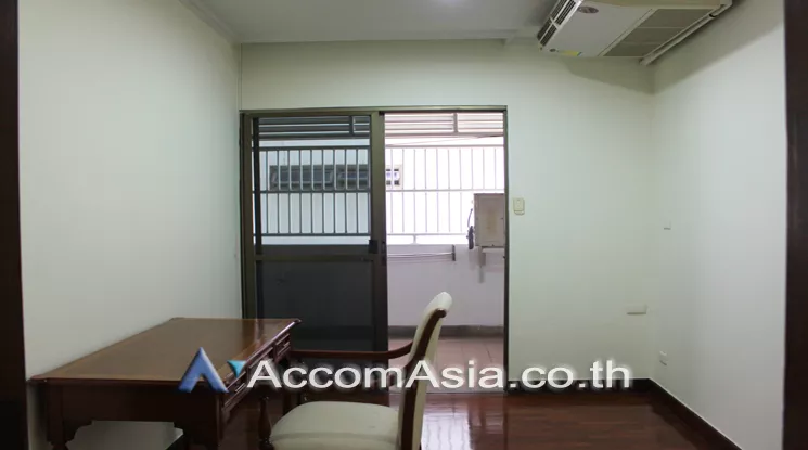 8  3 br Apartment For Rent in Sukhumvit ,Bangkok BTS Phrom Phong at Greenery garden and privacy 1418923