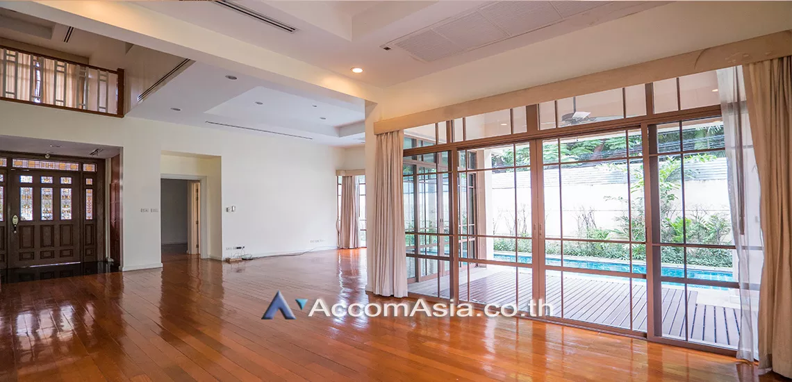 unit 4 Bedrooms  House For Rent in Sukhumvit, Bangkok  near BTS Phra khanong (1818938)