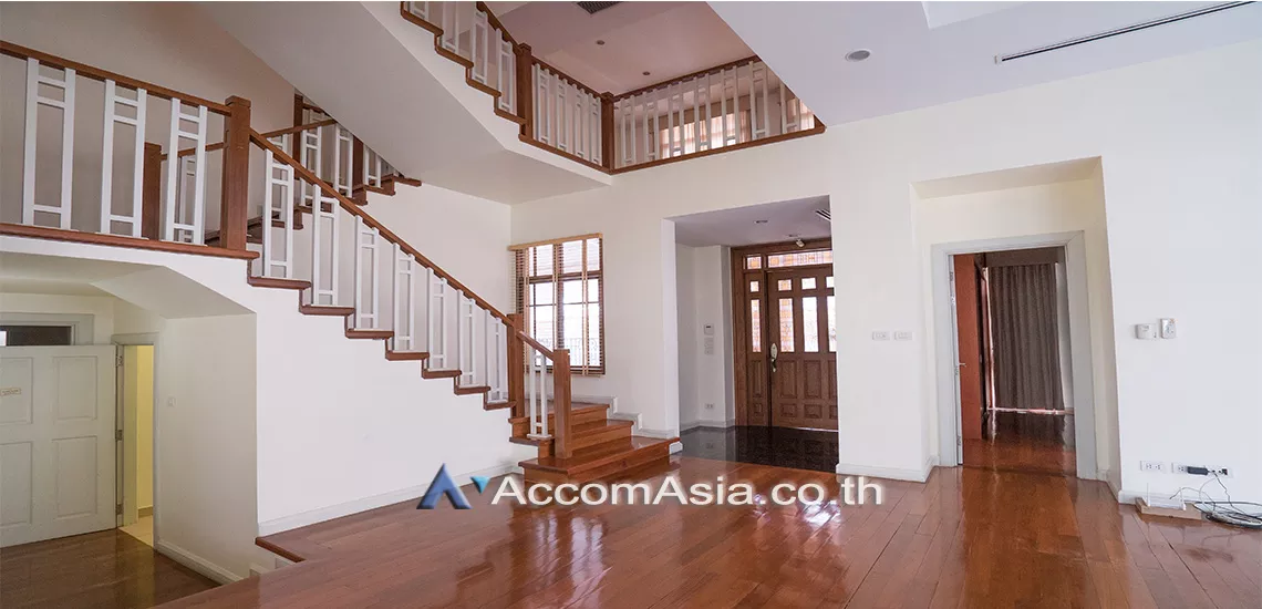 unit 4 Bedrooms  House For Rent in Sukhumvit, Bangkok  near BTS Phra khanong (1818938)