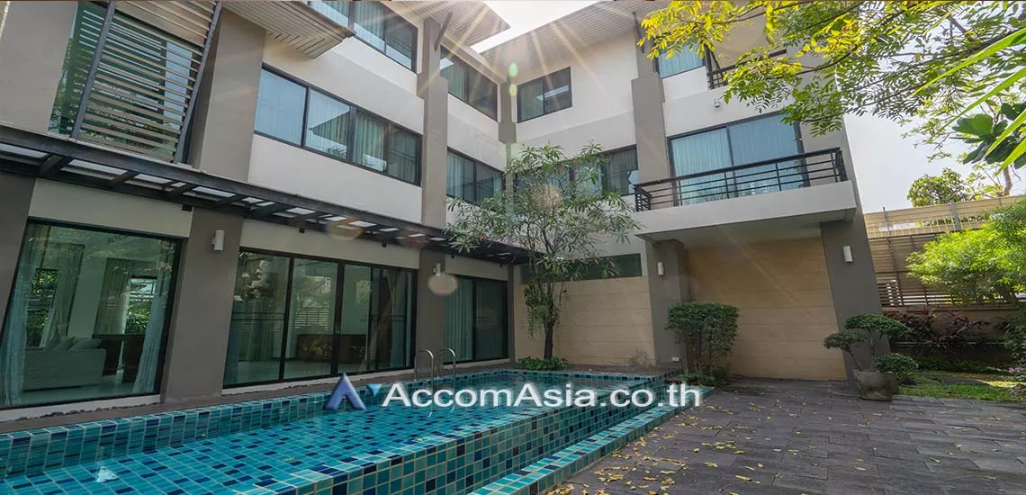 Private Swimming Pool |  Peaceful Living House  3 Bedroom for Rent BTS Thong Lo in Sukhumvit Bangkok