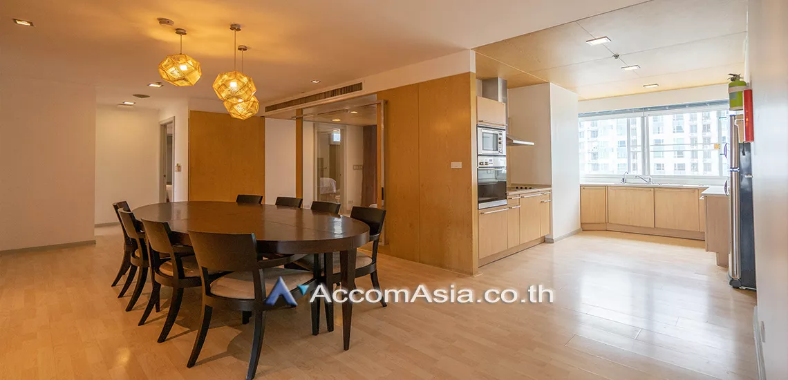  3 Bedrooms  Apartment For Rent in Sukhumvit, Bangkok  near BTS Thong Lo (1418969)