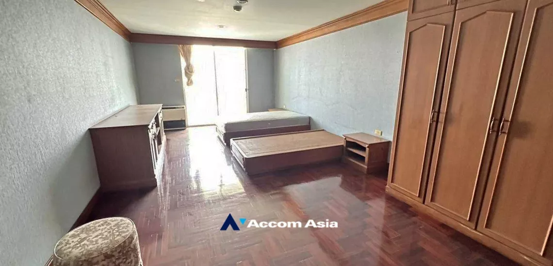 Pet friendly |  5 Bedrooms  Apartment For Rent in Sukhumvit, Bangkok  near BTS Ekkamai (1518987)