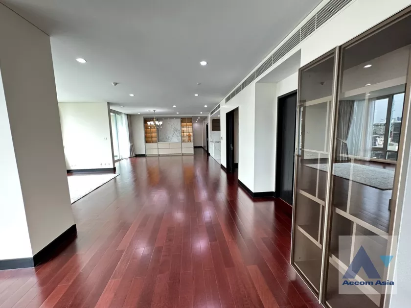  3 Bedrooms  Condominium For Rent in Ploenchit, Bangkok  near BTS Chitlom (1519060)