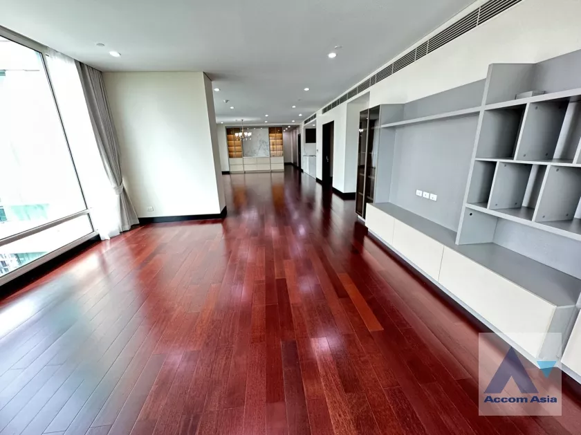 unit 3 Bedrooms  Condominium For Rent in Ploenchit, Bangkok  near BTS Chitlom (1519060)