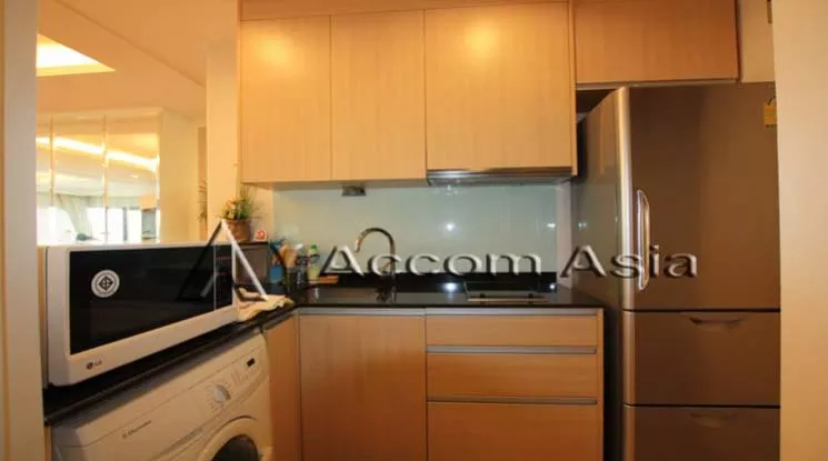 unit 1 Bedroom  Condominium For Sale in Sathorn, Bangkok  near BTS Sala Daeng - MRT Lumphini (1519080)