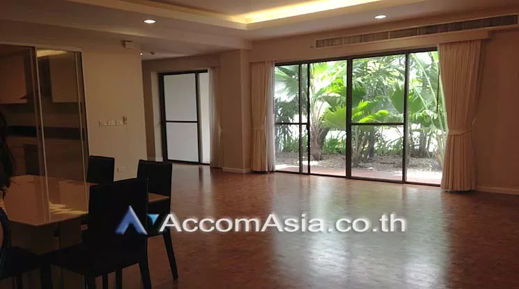  4 Bedrooms  Apartment For Rent in Sathorn, Bangkok  near BTS Chong Nonsi (1519082)