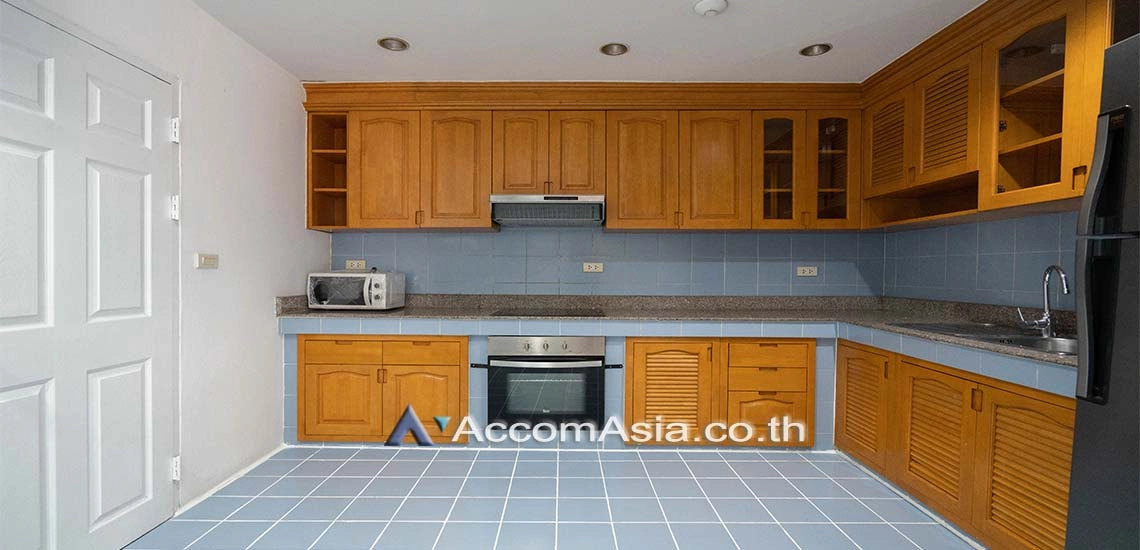 unitPet friendly |  3 Bedrooms  Apartment For Rent in Silom, Bangkok  near BTS Chong Nonsi (1419098)