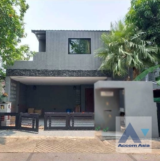  3 Bedrooms  House For Rent & Sale in Pattanakarn, Bangkok  (1819105)
