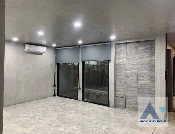  1  3 br House for rent and sale in Pattanakarn ,Bangkok  at Noble Thara Phatthanakan Village 1819105