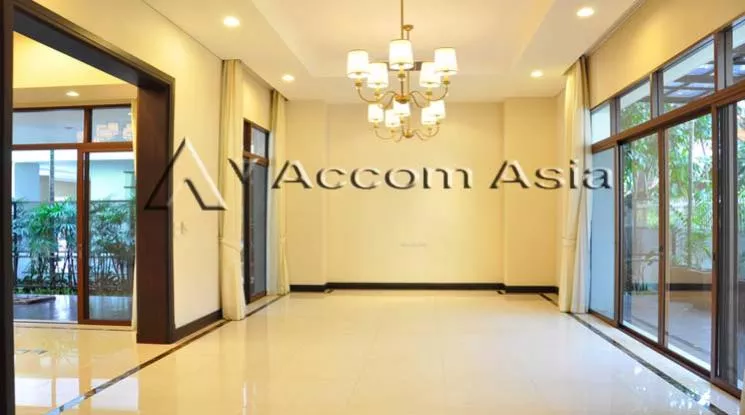 10  4 br House For Rent in Sukhumvit ,Bangkok BTS Asok - MRT Sukhumvit at House with pool Exclusive compound 1819116