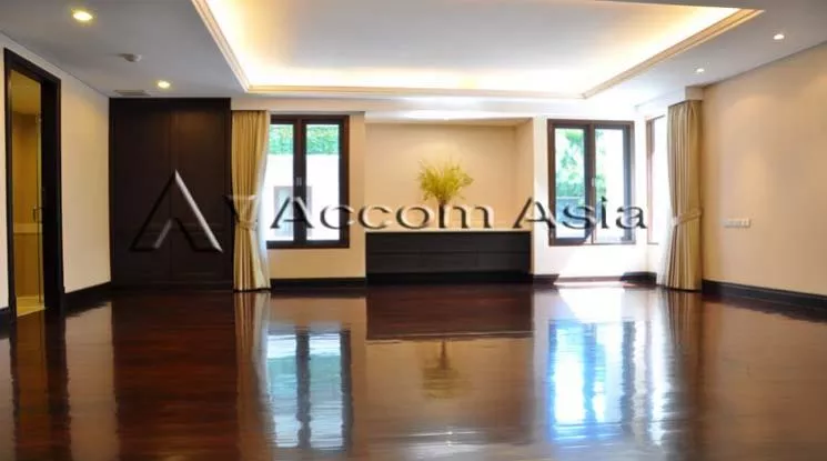12  4 br House For Rent in Sukhumvit ,Bangkok BTS Asok - MRT Sukhumvit at House with pool Exclusive compound 1819116