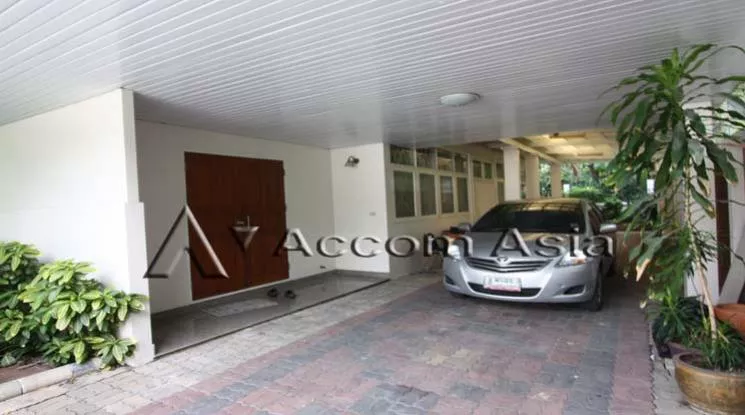 unitHome Office |  3 Bedrooms  House For Rent & Sale in Sukhumvit, Bangkok  near BTS Ekkamai (90301)