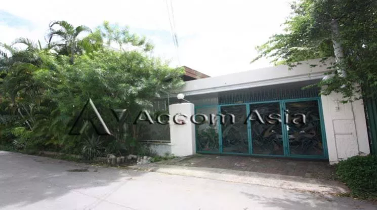 9  3 br House for rent and sale in Sukhumvit ,Bangkok BTS Ekkamai 90301