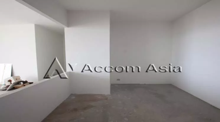 unit 3 Bedrooms  Condominium For Sale in Charoen Nakhon, Bangkok  near BTS Krung Thon Buri (1519203)