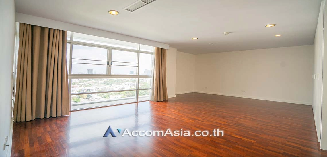 unitCondominium with classic interiors and greenery balcony in Sukhumvit (1519223)