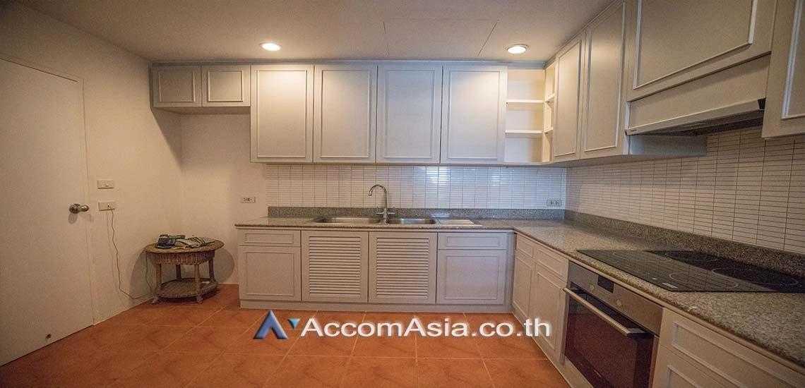 unitCondominium with classic interiors and greenery balcony in Sukhumvit (1519223)