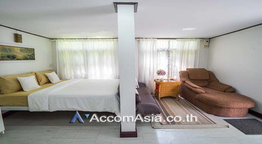 Pet friendly |  1 Bedroom  House For Rent in Sukhumvit, Bangkok  near BTS Ekkamai (1719251)