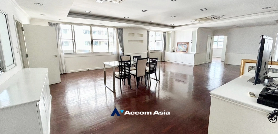 unitSpacious condo with classic wood charm in Sukhumvit 33 (1519254)