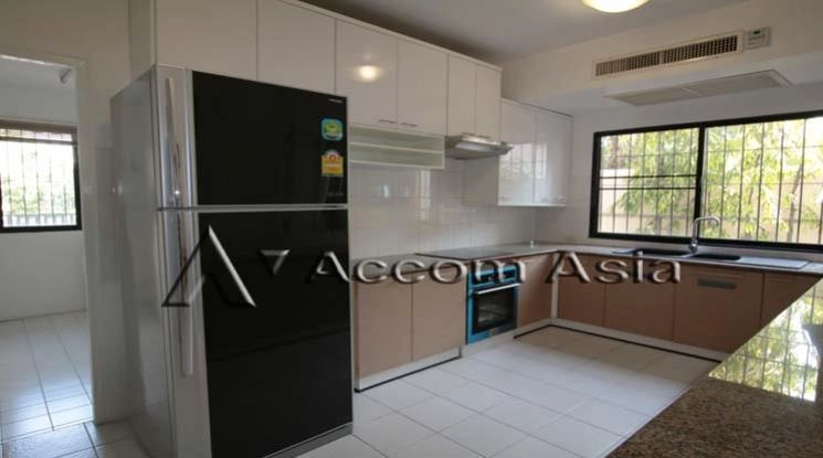 unit 3 Bedrooms  Apartment For Rent in Sathorn, Bangkok  near MRT Lumphini (1419272)