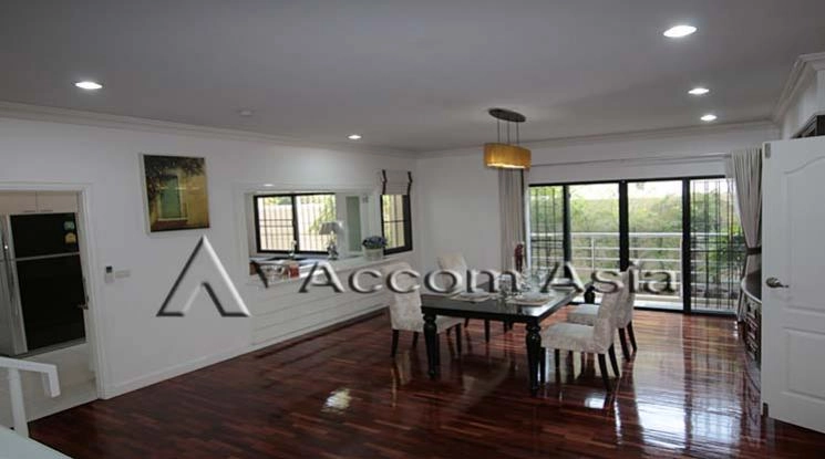 unit 3 Bedrooms  Apartment For Rent in Sathorn, Bangkok  near MRT Lumphini (1419272)