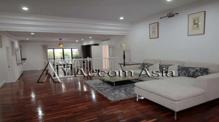 unit 3 Bedrooms  Apartment For Rent in Sathorn, Bangkok  near MRT Lumphini (1419272)