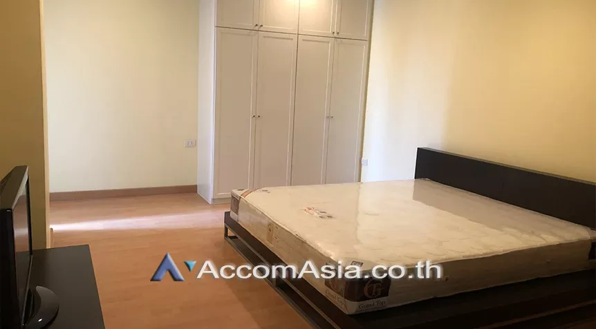 unit 2 Bedrooms  Condominium For Rent in Sukhumvit, Bangkok  near BTS Ekkamai (1519278)