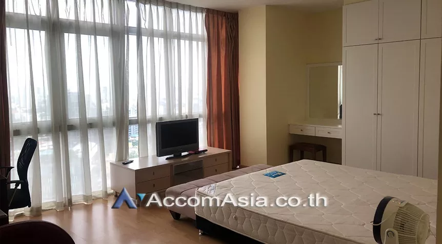 unit 2 Bedrooms  Condominium For Rent in Sukhumvit, Bangkok  near BTS Ekkamai (1519278)