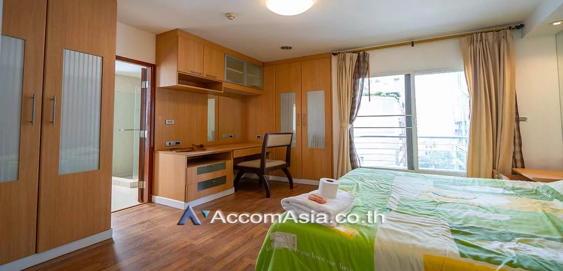 Pet friendly |  3 Bedrooms  Apartment For Rent in Sukhumvit, Bangkok  near BTS Nana (1419305)