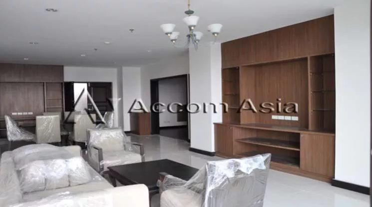  High-Rise Living with a Large Balcony Apartment in Ekkamai Apartment  3 Bedroom for Rent BTS Ekkamai in Sukhumvit Bangkok