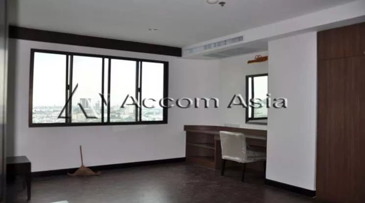 6  3 br Apartment For Rent in Sukhumvit ,Bangkok BTS Ekkamai at High-Rise Living with a Large Balcony Apartment in Ekkamai 1419349
